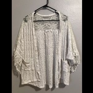 White kimono with pockets